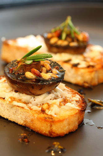garlic mushrooms & goats' cheese on sourdough toast 2328 R