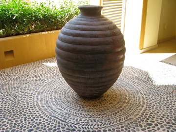 mexico grey pebble floor with entrance vase