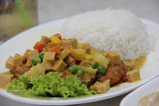 Khao gaeng gali (Rice with curry)