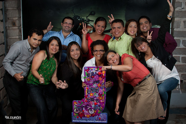 Jennifer Gil con sus amigos de Ultramotor YAMAHA - Honduras