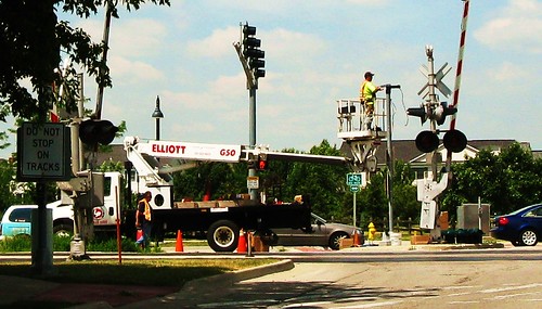 Installing a new traffic signal.  Glenview Illinois USA. July 2011. by Eddie from Chicago