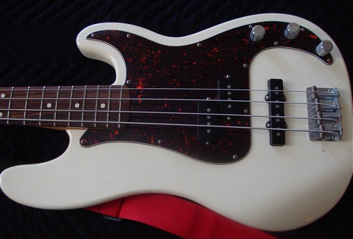 Fender P Bass Special by trudeau