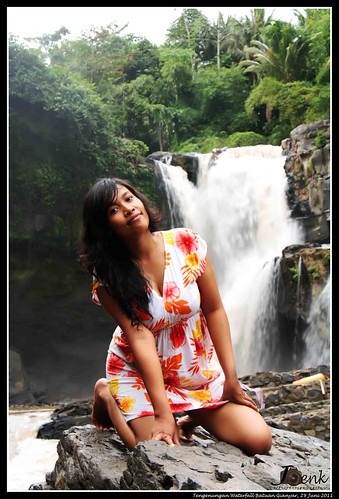 tegenungan waterfall by gubugdgunkstudio