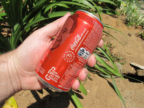 Coca-Cola lata Cada Garrafa tem Uma Historia Det set 2011 Minas Gerais by roitberg