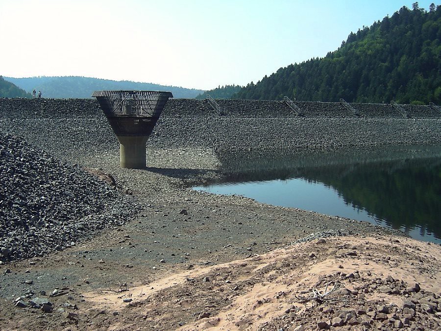 barrage et lac de la Pierre Percée pendant la sécheresse de 2003 météopassion