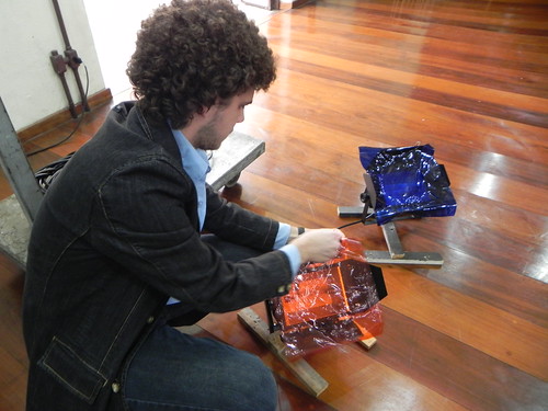 Allan preparando a iluminação by Silvana Abreu