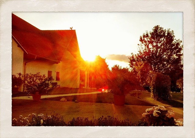Here goes the sun - Auf der Terrasse des Margaretenhofs sitzen und die Sonne untergehen sehen: Unbezahlbar.