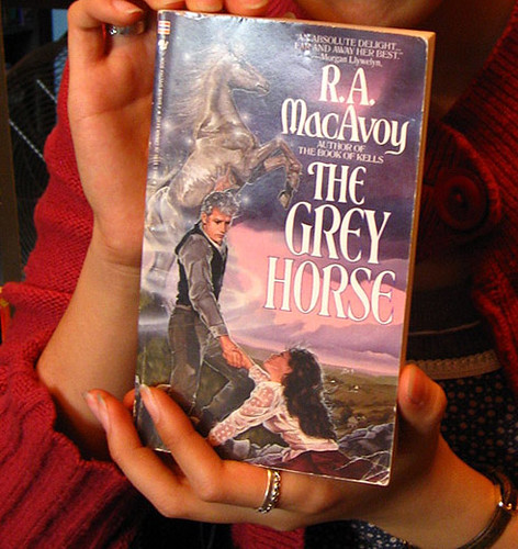 R A Macavoy - The Grey Horse