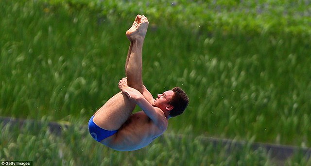Tom Daley puts on a Shanghai spectacular in breathtaking display with diving partner  9