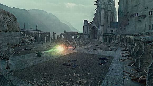 Harry-Potter-and-the-Deathly-Hallows-Movie-Still