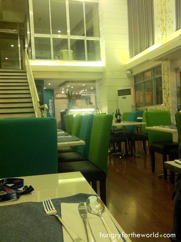 le bistro vert, fraser's place, makati