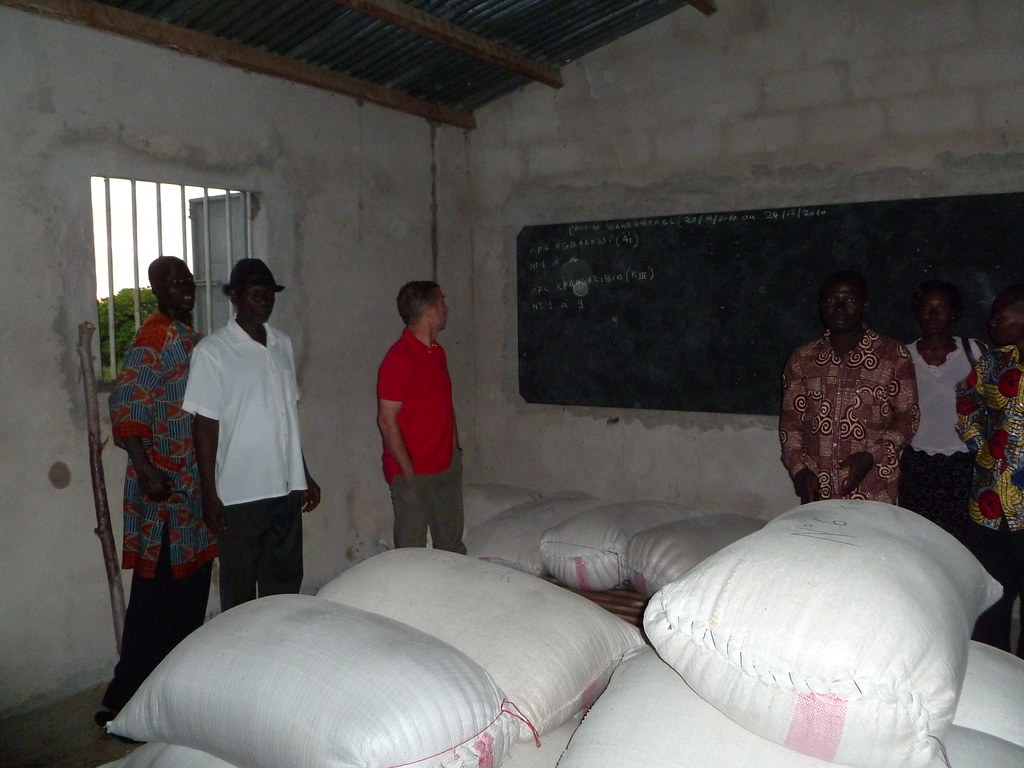 Visite du magasin de stockage de céréales par l'Union Européenne Togo