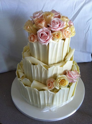 White chocolate with fresh roses by Louisa Morris Cakes