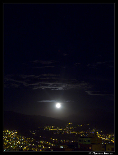 La Luna de Chuquiago by L. Mauricio Aguilar