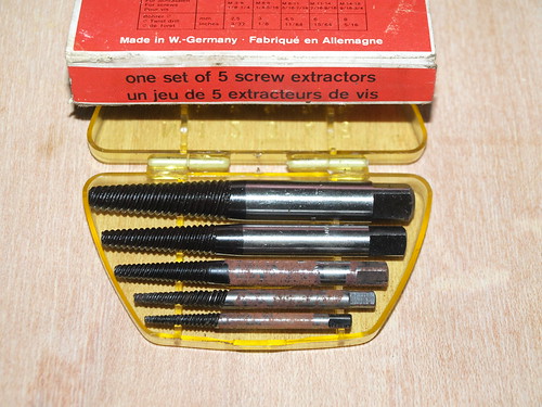 Screw extractor set