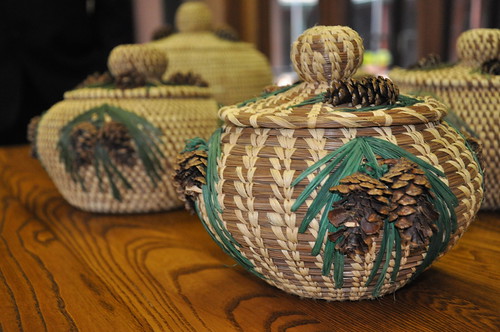 Finished baskets made with longleaf pine needles.