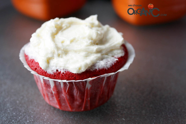red velvet cupcakes - recipe adapted from pioneer woman