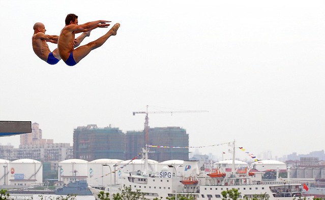 Tom Daley puts on a Shanghai spectacular in breathtaking display with diving partner  1
