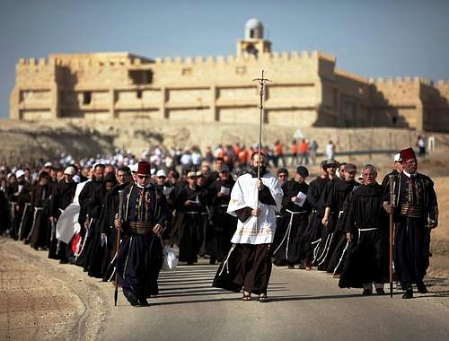 Franciscanos peregrinando desde el Monasterio de san Juan hacia Qasr Al-Yahud 