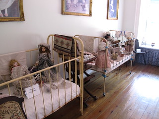 Cribs and dollls