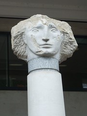 statue head by St Paul's