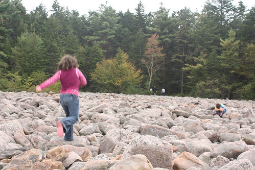 Seda running on the boulders like it's nothing.