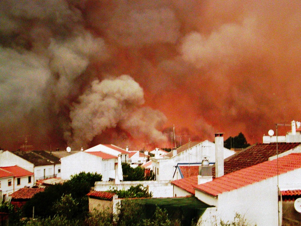 fuite devant le feu à Gavo au Portugal en août 2003 météopassion