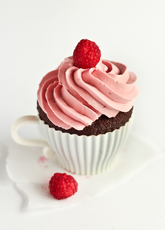 raspberry_devil_cupcakes-12