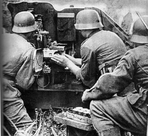 Artilharia alemã fazendo fogo contra posições russas