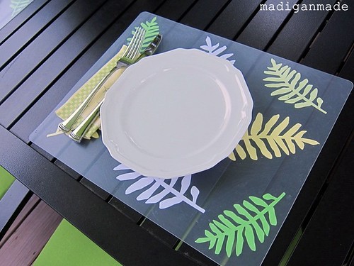 plastic-cutting-board-into-leaf-decoupage-placemat-1