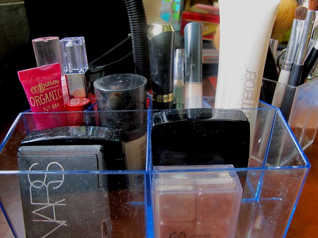 Organizing Vanity Dresser (14)
