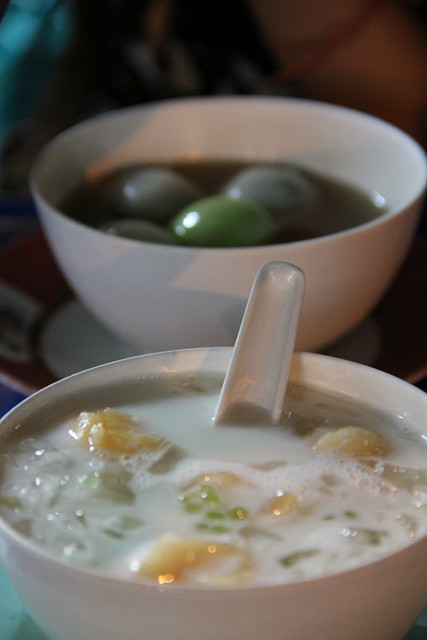 Bua Loy Nam Khing and Milk Soup