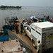 Ferry que cruza o gigante Rio Congo ou Zaire