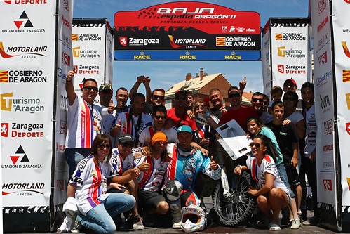 El equipo de Farrés en el podium de la Baja Aragón 2011