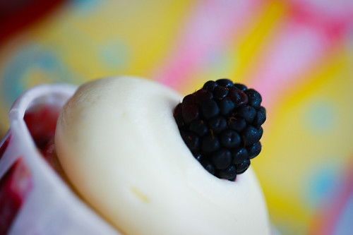 blackberry lemon cupcake