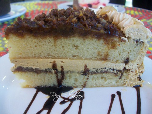 Honeylovin’ Crunch Cake