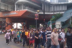 Crowd passing from Jalan Sultan Ismail into Jalan Ampang