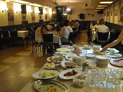 2011-2-belgrado-058-hotel roayl - breakfast
