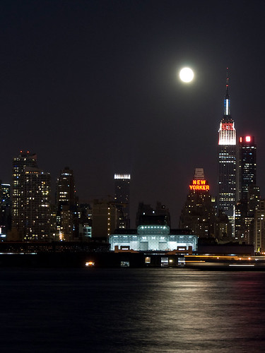 Full Moon over Manhattan by jankor