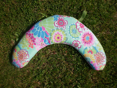 Neck cushion from pattern in Sewing Green (by Betz White)