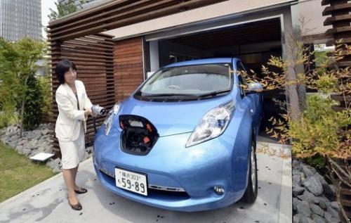 Nissan-Leaf-power-homes