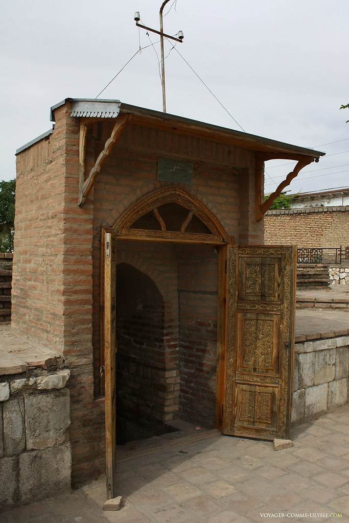 A entrada muito discreta do mausoléu de Tamerlão em Shakhrisabz.