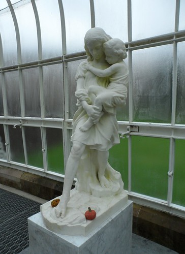 Stepping Stones marble statue Glasgow Botanic Garden Kibble Palace