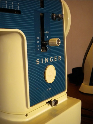 Singer 676G
