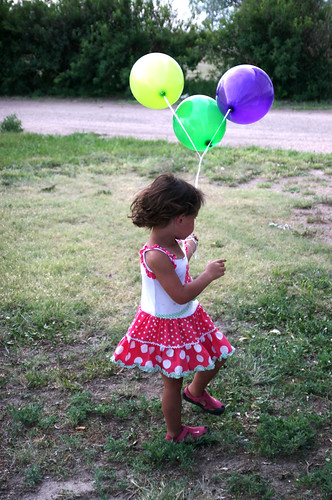 Kaidence enjoys her bday balloons