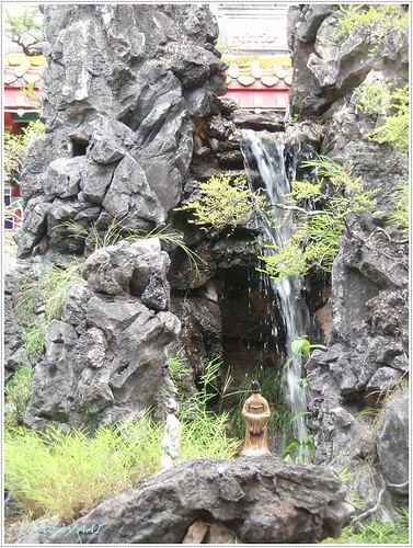 A serene sight of rocks, waterfall and green foliage @ Sam Poh TOng