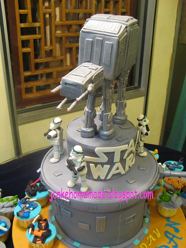 Star war cake and cupcakes