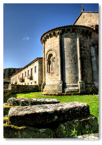 Cabeceira românica do Mosteiro de Longos Vales by VRfoto