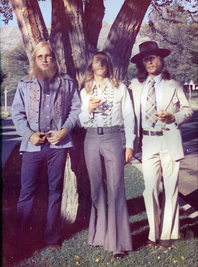 tres amigos en El Paso hippie wedding day 1975