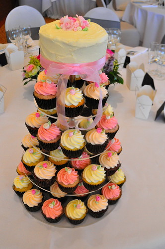 Pale pink medium pink and ivory wedding cupcakes ivory pink wedding cup cake